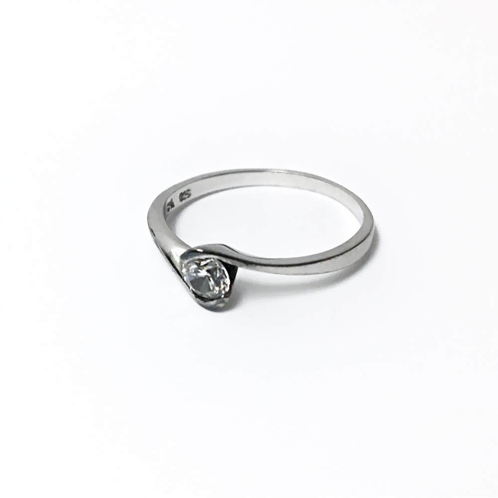 925 Silver Ring with CZ Accent - Picture 3 of 6